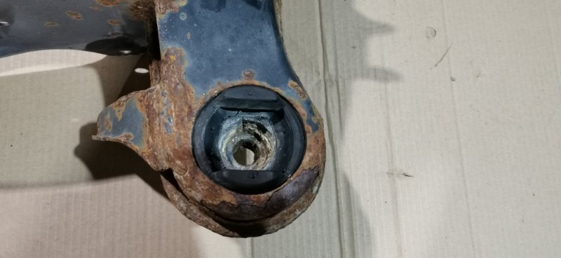 Балка подвески Mercedes W124 1989 E260