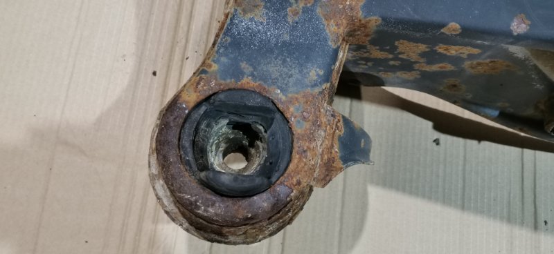 Балка подвески Mercedes W124 1989 E260