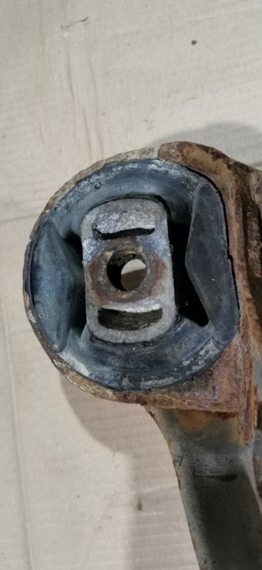 Балка подвески Mercedes W124 1989 E260