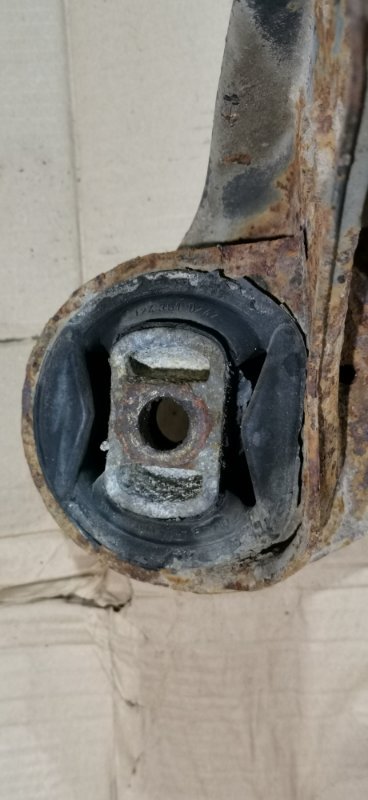 Балка подвески Mercedes W124 1989 E260