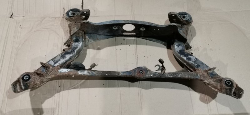 Балка подвески Mercedes W124 1989 E260