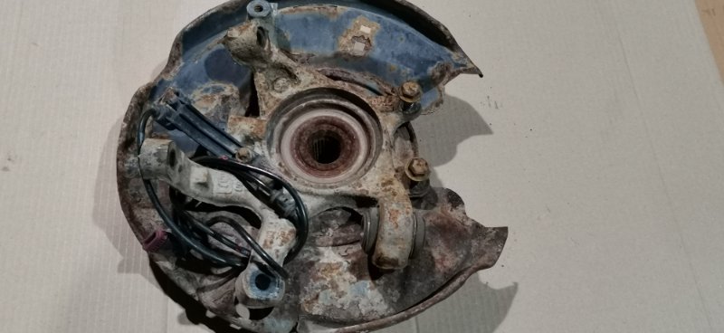 Кулак поворотный Mercedes C-Class 2000 W203