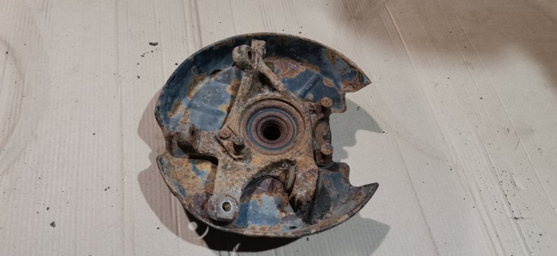 Кулак поворотный Mercedes W124 1989 E260