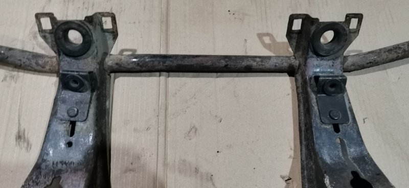 Кронштейн радиатора Mercedes W124 1989 E260