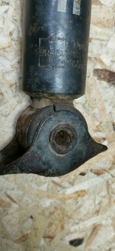 Амортизатор Mercedes w123 1980 Седан