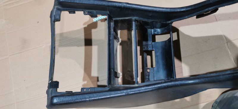 Центральная консоль Mercedes W124 1993 250D