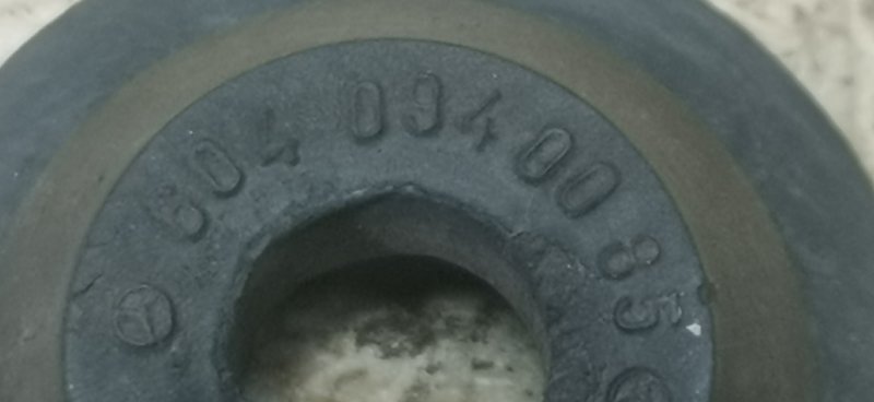 Кронштейн воздушного фильтра Mercedes C180 1996 W202