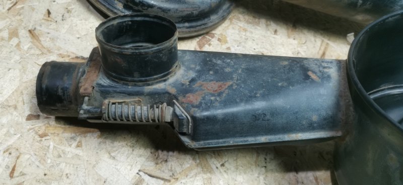 Корпус воздушного фильтра Mercedes-Benz 220 1975 W115