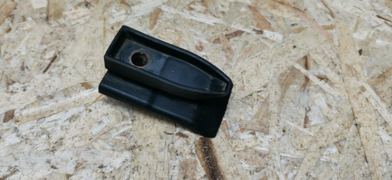 Кронштейн бампера Mercedes S-Klass 2000 w220