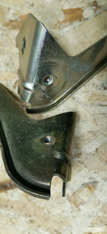 Кронштейн сиденья заднего Mercedes S-Klass 2000 w220