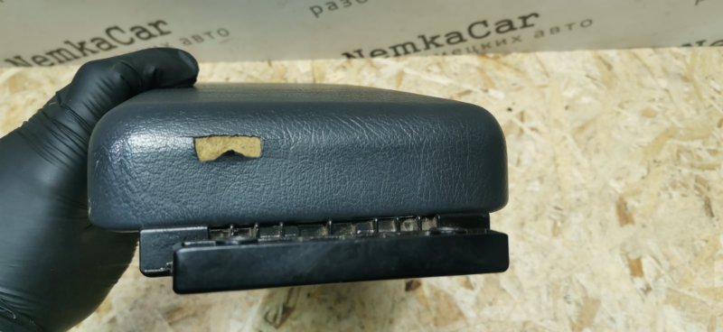 Крышка подлокотника Mercedes C180 1996 W202