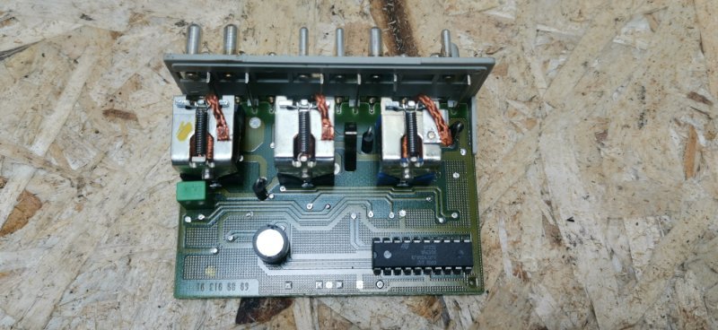 Реле Mercedes C180 1996 W202