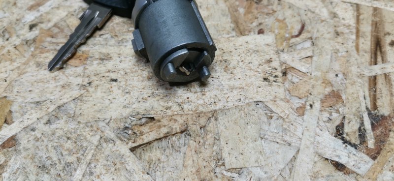 Личинка замка зажигания Mercedes S-Klass W126