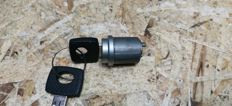 Личинка замка зажигания Mercedes S-Klass W126