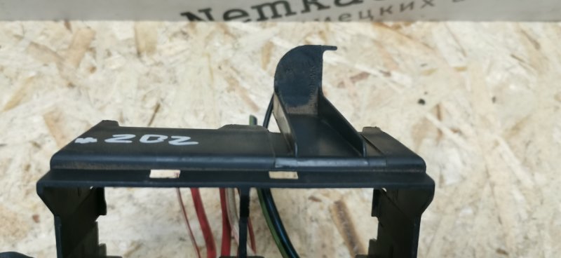 Блок предохранителей Mercedes C180 1996 W202