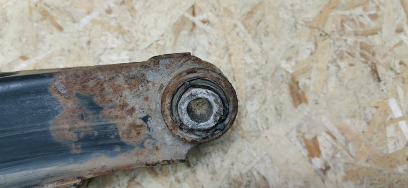 Рычаг подвески Mercedes W124 1987