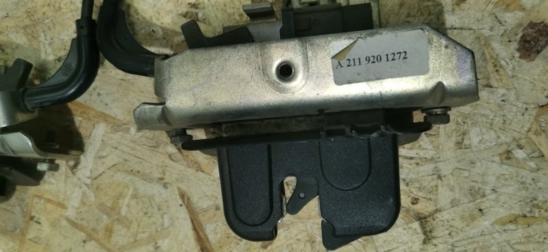 Замок сиденья Mercedes E-Class W211