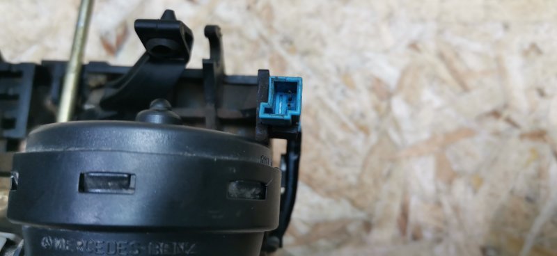 Замок багажника Mercedes S-Klass 2000 w220