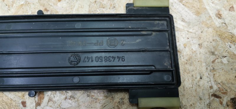 Крышка салонного фильтра Mercedes C180 1996 W202