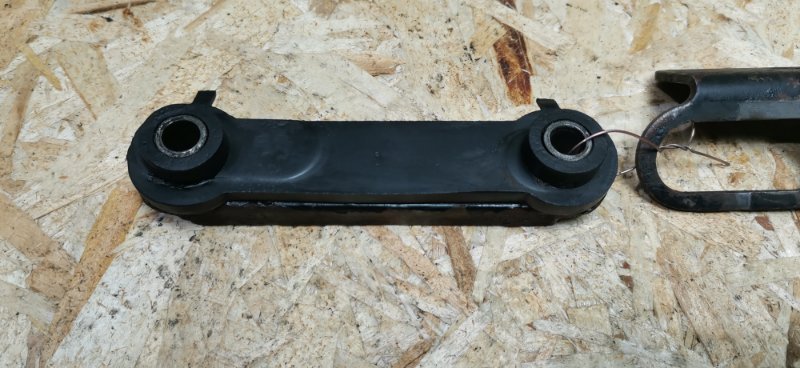 Кронштейн глушителя Mercedes C180 1996 W202