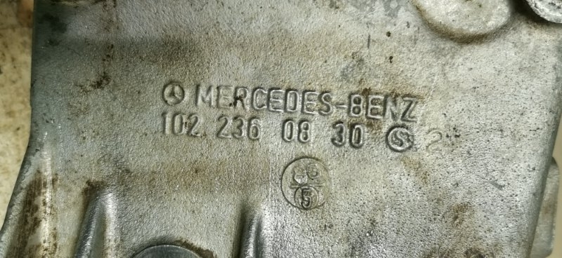 Кронштейн гидроусилителя Mercedes W124 1992