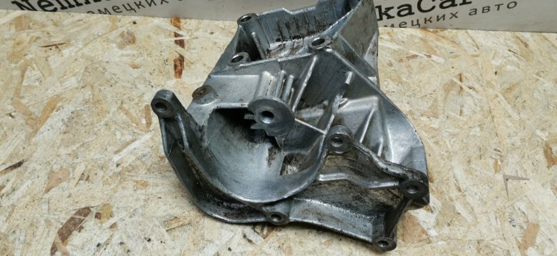 Кронштейн гидроусилителя Mercedes W124 1992