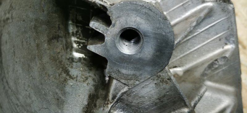 Кронштейн гидроусилителя Mercedes W124 1992