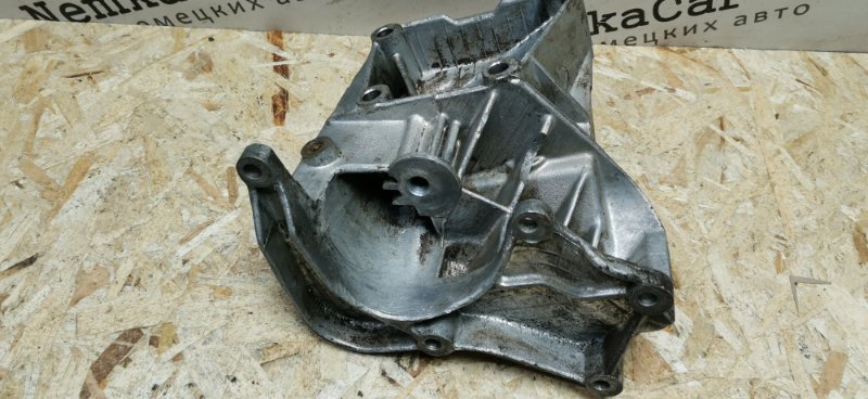 Кронштейн гидроусилителя Mercedes W124 1992