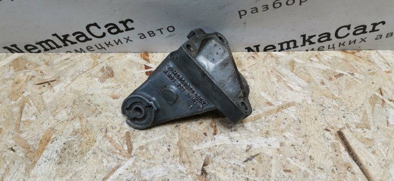 Кронштейн двигателя Mercedes W124 1992