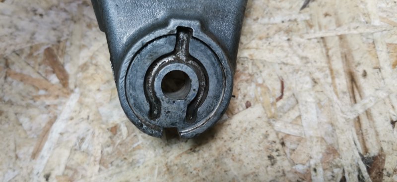 Кронштейн двигателя Mercedes W124 1992