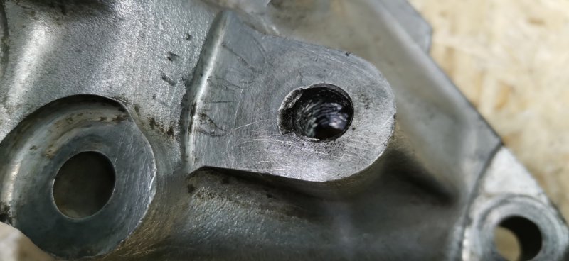 Кронштейн двигателя Mercedes W124 1992