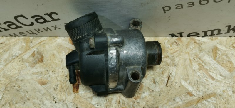 Корпус термостата Mercedes W124 1992