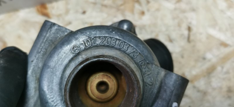 Корпус термостата Mercedes W124 1992