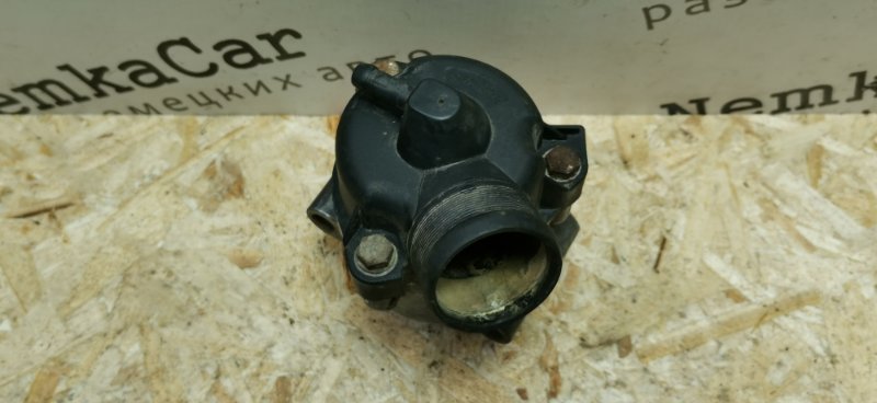 Корпус термостата Mercedes W124 1992