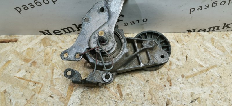 Натяжитель приводного ремня Mercedes W124 1992