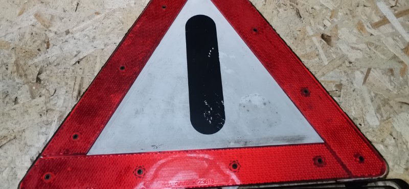 Знак аварийной остановки Mercedes W124 1993 E320