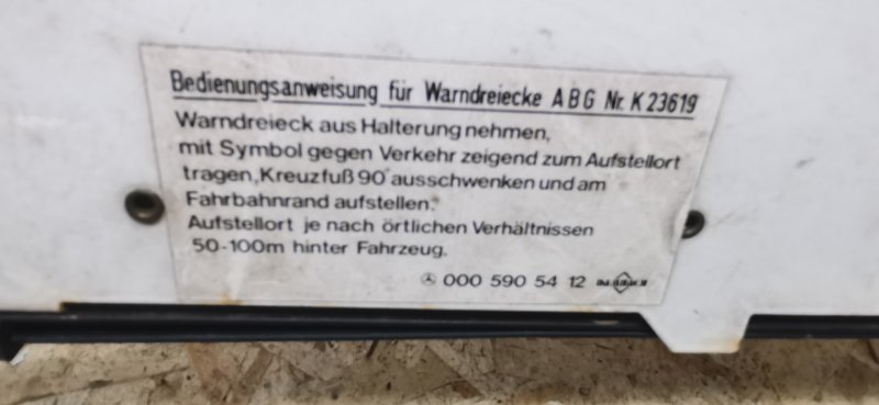 Знак аварийной остановки Mercedes W124 1993 E320