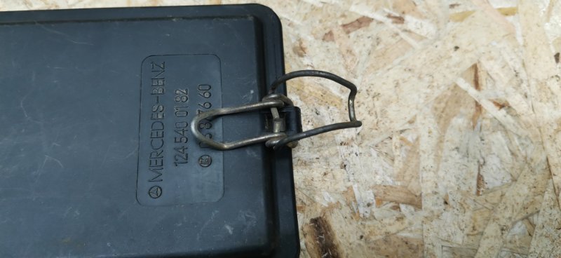 Крышка блока предохранителей Mercedes W124 1993 E320