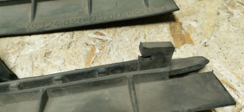 Уплотнитель фары Mercedes W124 1993 E320