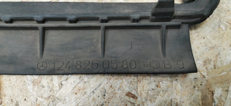 Уплотнитель фары Mercedes W124 1993 E320