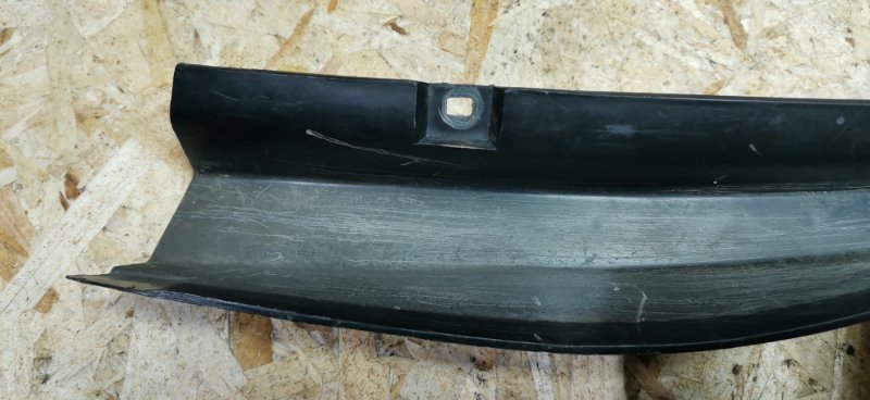 Водосток Mercedes W124 1993 E320