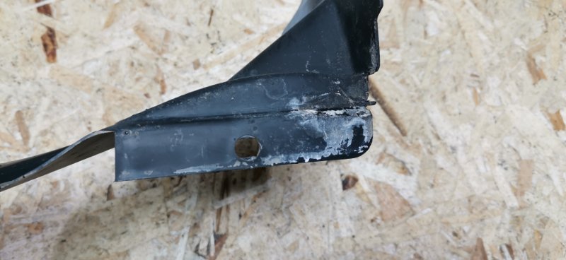 Пыльник лонжерона Mercedes W124 1993 E320