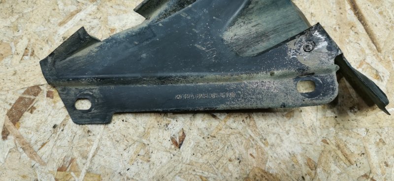 Пыльник лонжерона Mercedes W124 1993 E320