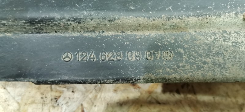 Пыльник лонжерона Mercedes W124 1993 E320