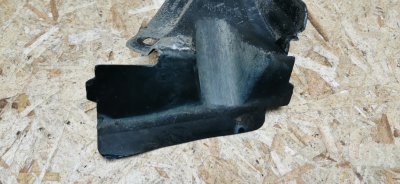 Пыльник лонжерона Mercedes W124 1993 E320