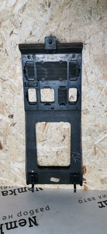 Накладка центральной консоли Mercedes W124 1987