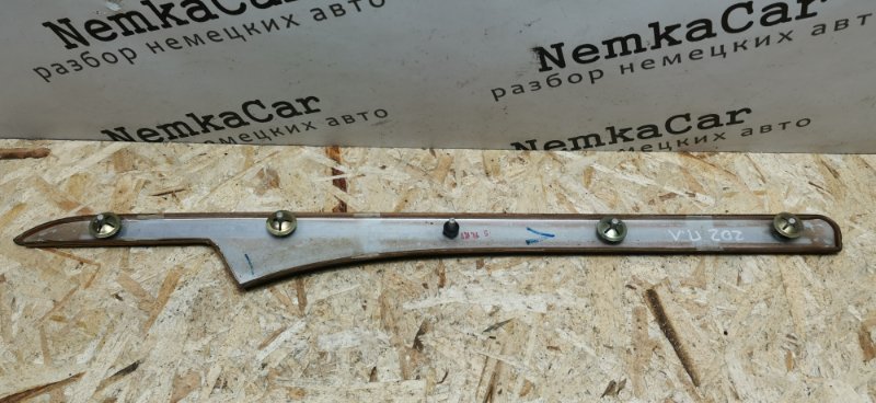 Накладка обшивки двери Mercedes C180 1996 W202