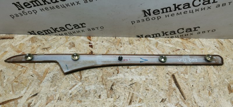 Накладка обшивки двери Mercedes C180 1996 W202