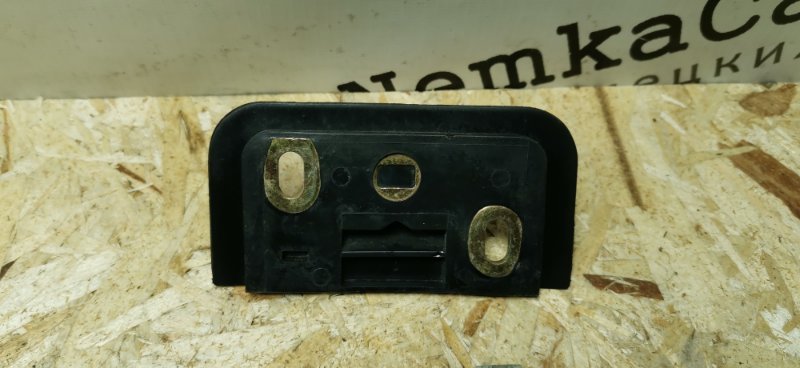 Скоба замка багажника Mercedes W124 1993 E320
