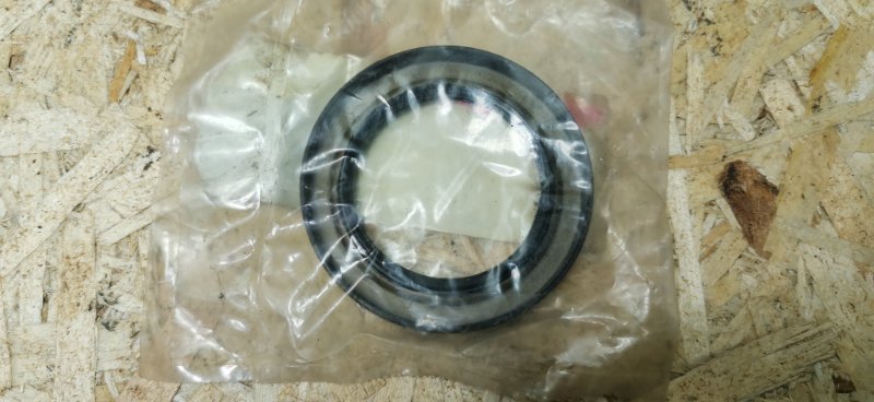 Сальник коленвала Mercedes E-Class W124